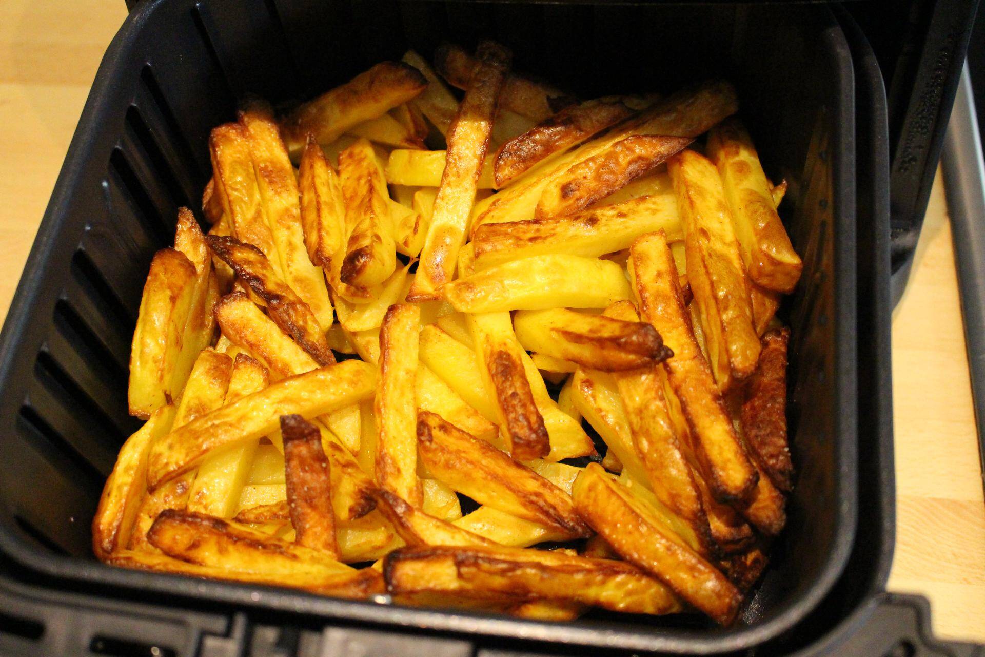 Cosori Heissluftfritteuse selbstgemachte Pommes fertig