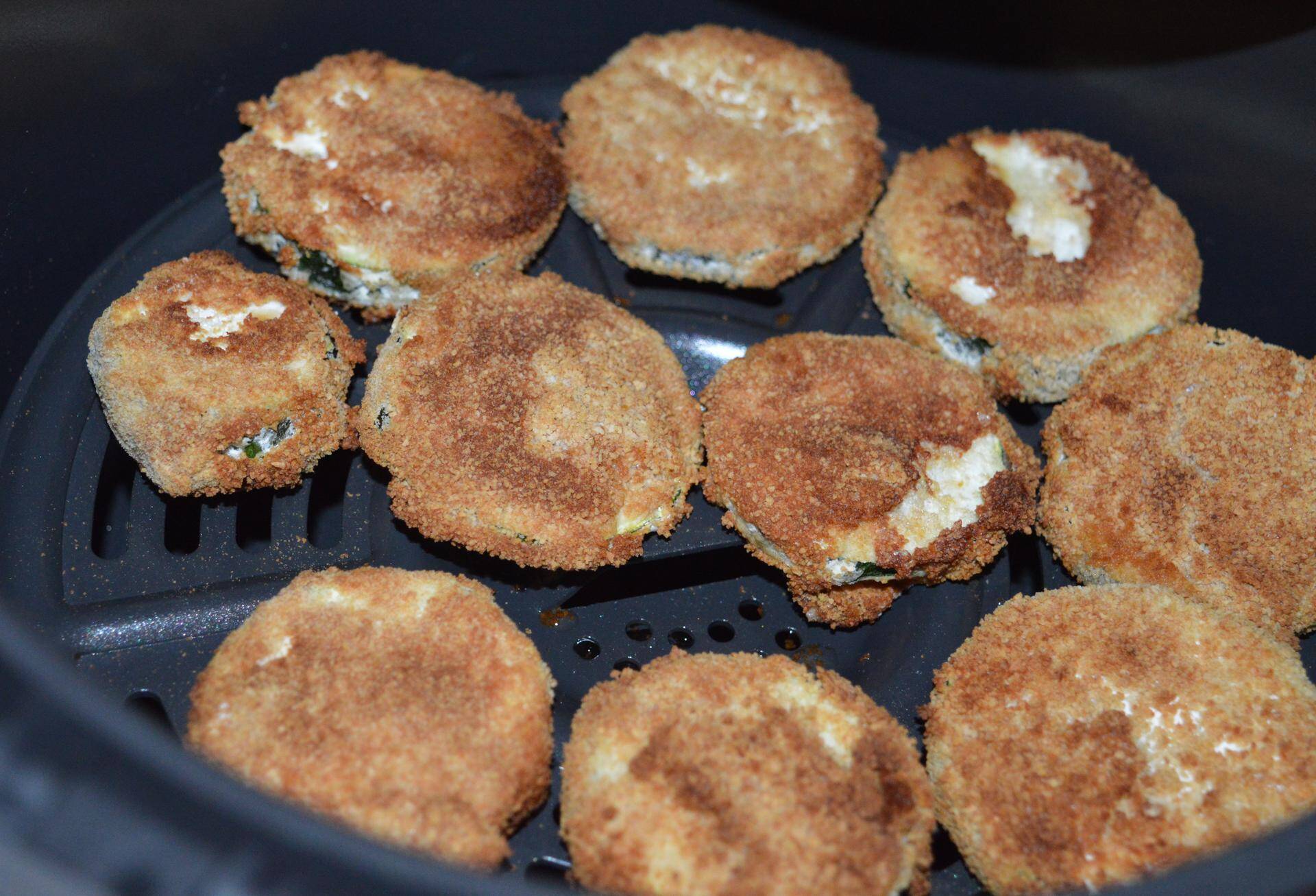Fertige panierte Zucchinichips