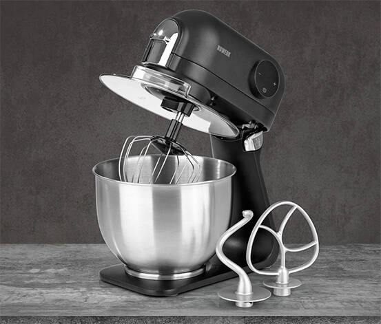 Tchibo Küchenmaschine silber halb-offen, von seitlich-vorne